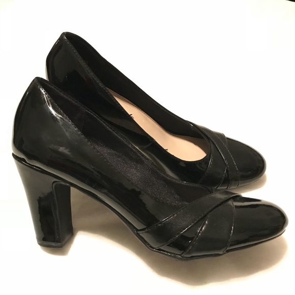 lifestride black patent pumps